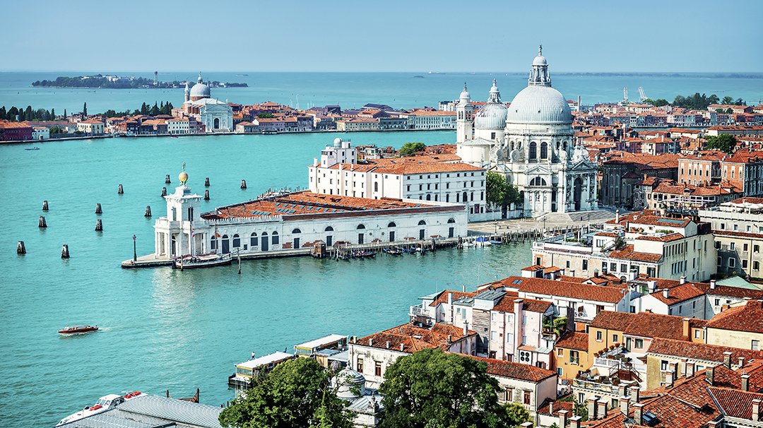 View of the basilica and canals of Venice | MSC Cruises