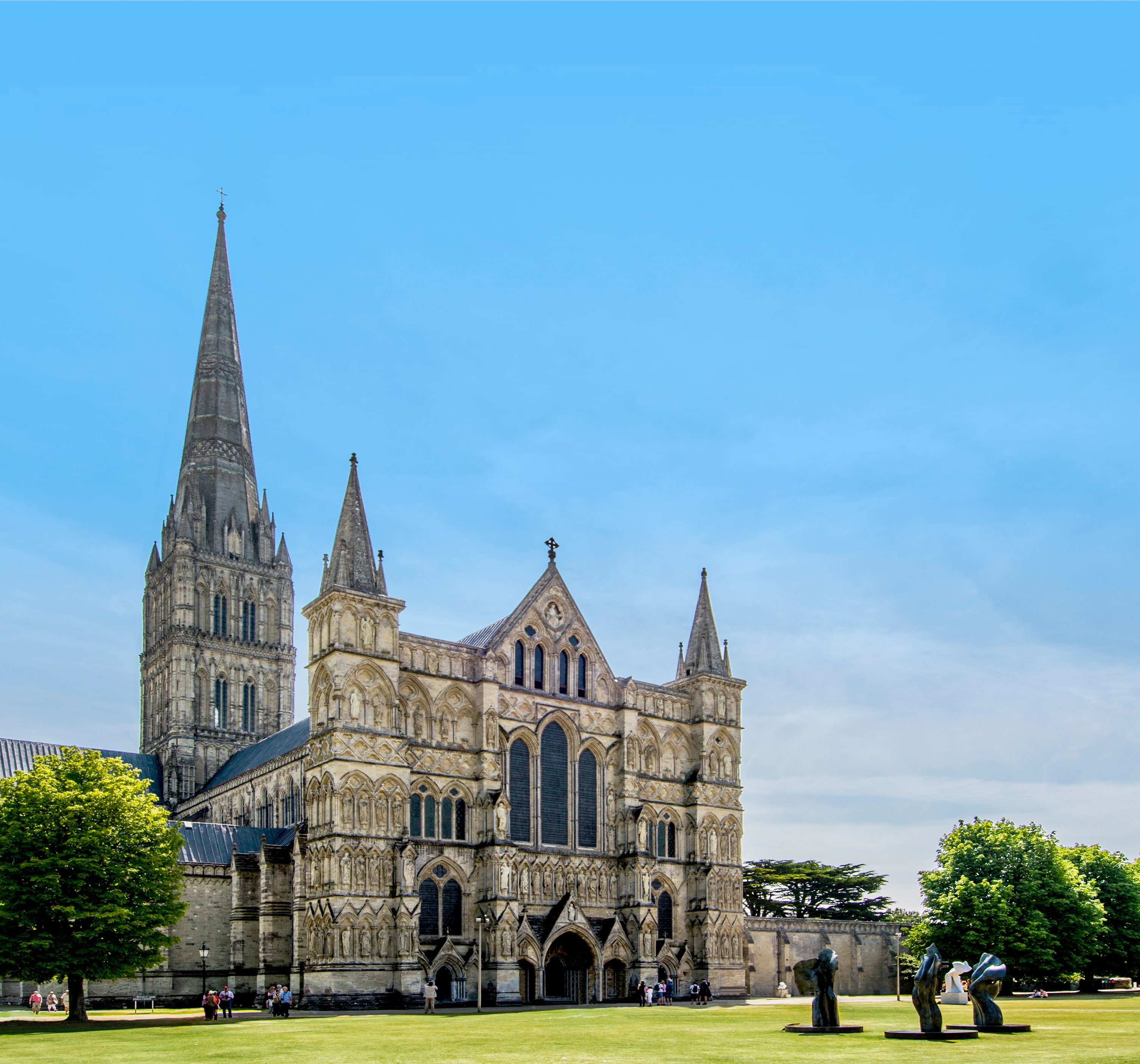 Salisbury Cathedral with its towering spire under a clear blue sky | MSC Cruises