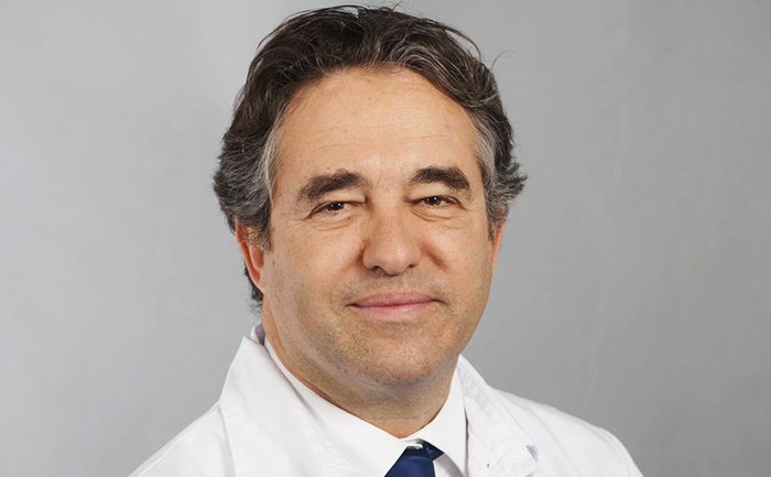 A person wearing a white uniform with a tie, representing professional cruise staff | MSC Cruises A person wearing a white uniform with a tie, representing professional cruise staff | MSC Cruises